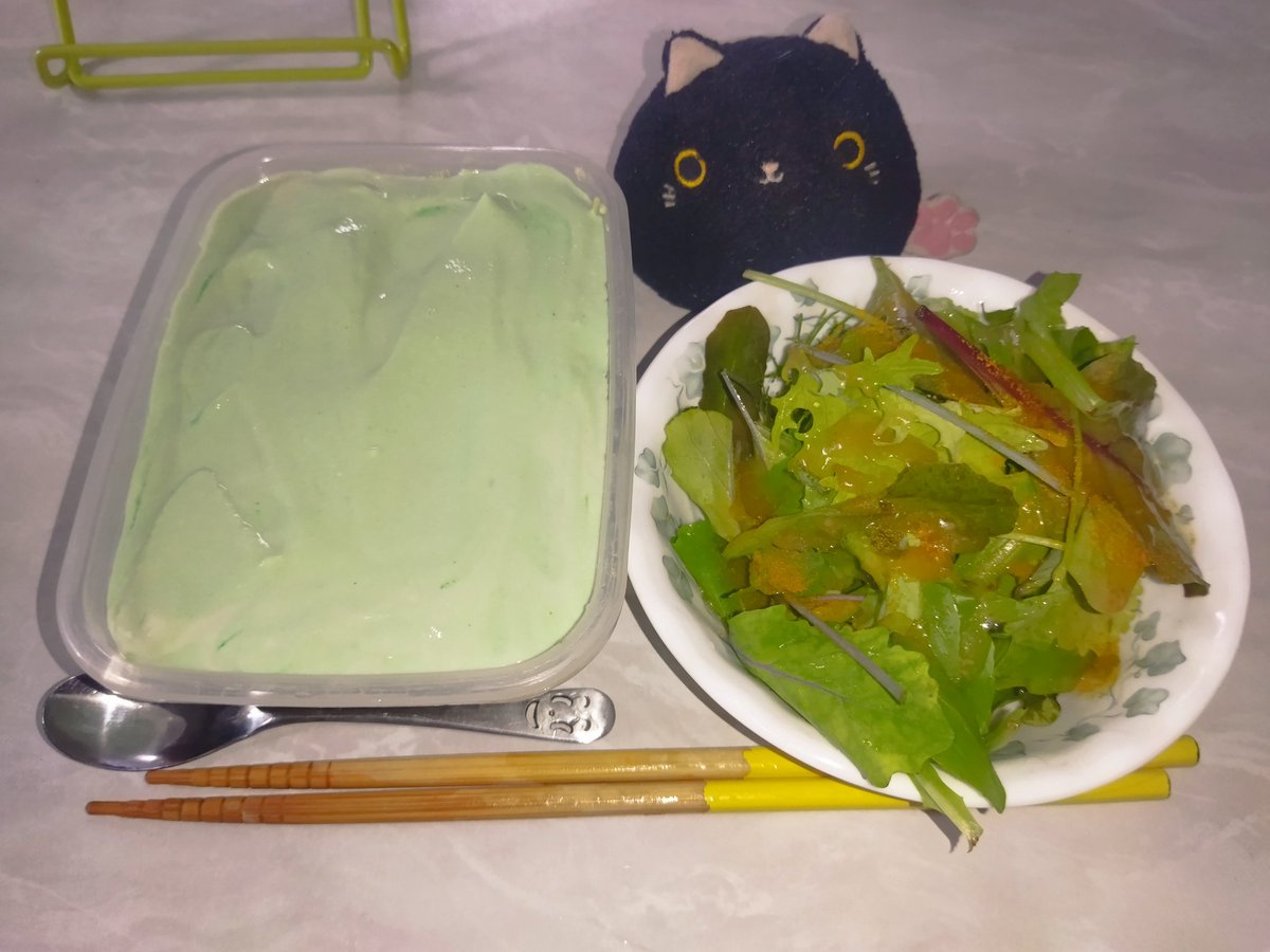 nelf_cat's tweet photo. おひる🐱🍞
抹茶おからシフォン＋抹茶豆腐ｸﾘｰﾑ
抹茶まみれ(⁠◍⁠•⁠ᴗ⁠•⁠◍⁠)
あと適当にちぎり野菜

ｲﾀﾀﾞｷﾏｰｽ(⁠.⁠ ⁠❛⁠ ⁠ᴗ⁠ ⁠❛⁠.⁠)雨降る前に病院おわった https://t.co/In2DQ8PJKH