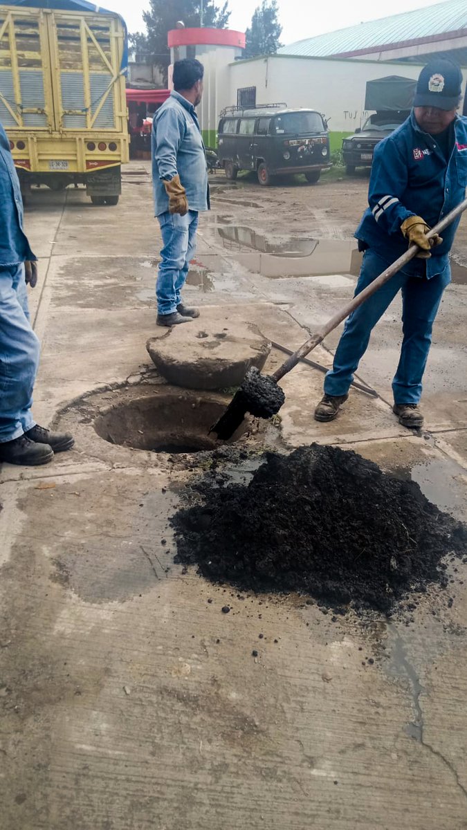 MovAntorchaTex's tweet photo. Después de gestionar con el Ayuntmaiento de @TexcocoOficial, vecinos de Leyes de Reforma recibieron el servicio de malacateo para limpiar y desazolvar la red de drenaje, indicó Jorge Sánchez, primer delegado.

#Entérate https://t.co/lqXh5UTxnP https://t.co/6NDcaQuRI1