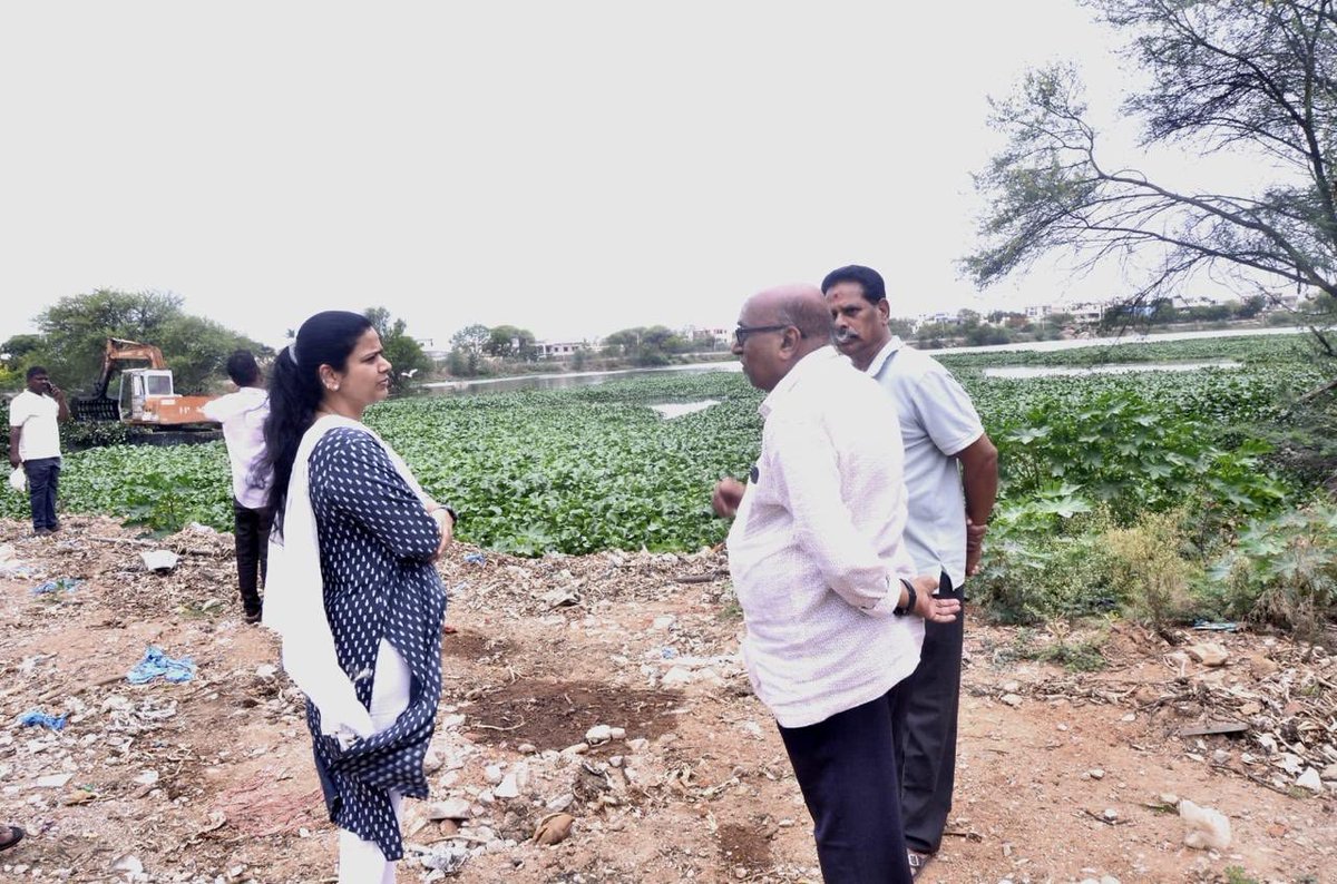 ChintalaShanti's tweet photo. Monitored the ongoing removal of Hyacinth from Chinarayuni Cheruvu, #Alwal.
@KTRBRS https://t.co/yB65xhWolo