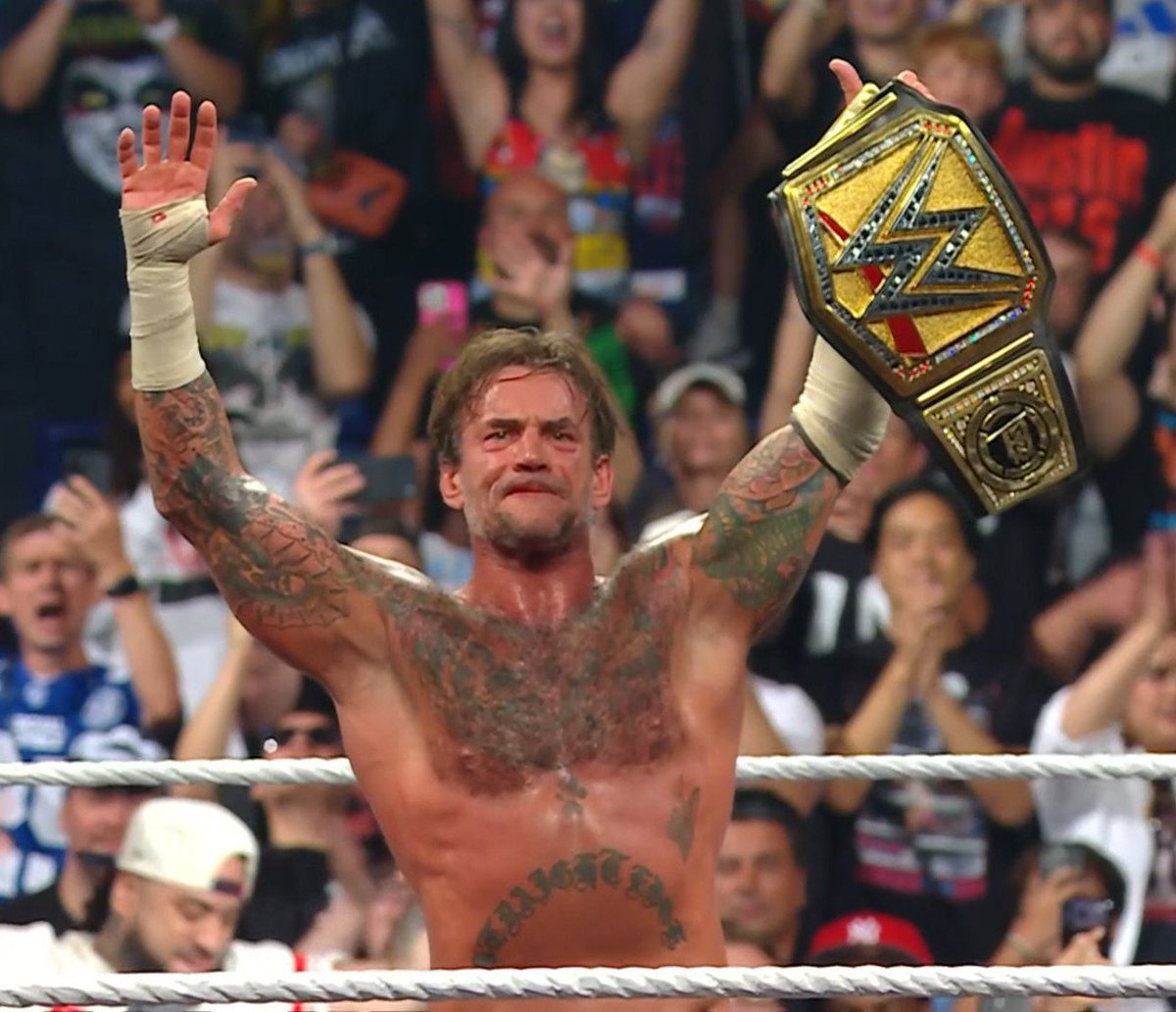 25_Saurav's tweet photo. WORLD HEAVYWEIGHT CHAMPION: ROMAN REIGNS ☝️ 🩸 

UNDISPUTED WWE CHAMPION: CM PUNK 🐐🔥

The GOATs are running the business. WWE is at its absolute peak 🔥
#Wweraw https://t.co/FzrmdcrvPZ