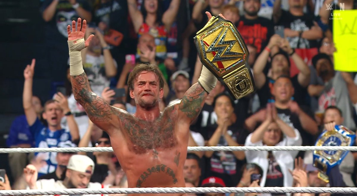 tkamrowski2021's tweet photo. Both of my favorite wrestlers are WWE world champion 🥹🥹🥹🥹

#WWE #WWERaw #CMPunk #RomanReigns https://t.co/epityqOZN8