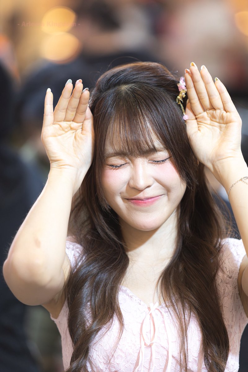 jrridkul's tweet photo. I would beg and steal 🤍

#ArleeBNK48 
#BNK48 https://t.co/bHiIzFnvBE