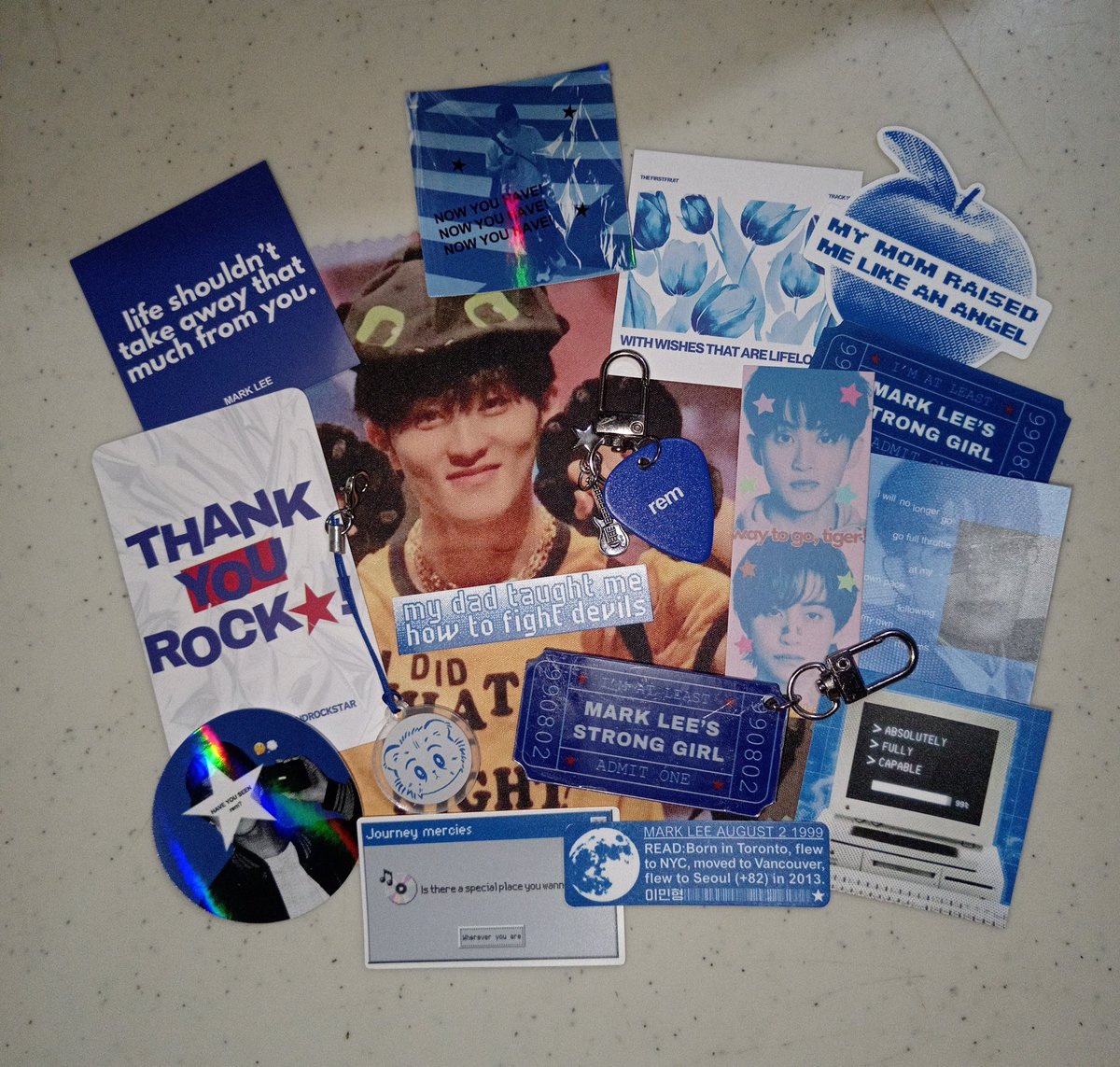 jccnana's tweet photo. [<email arrived 💌 >]

thank you, @82ndrockstar! 🌟
They are so pretty!! I miss him so much. Huhu. 🥺💖

#82NDTHANKS 🎸 https://t.co/i1RhgpNvIb