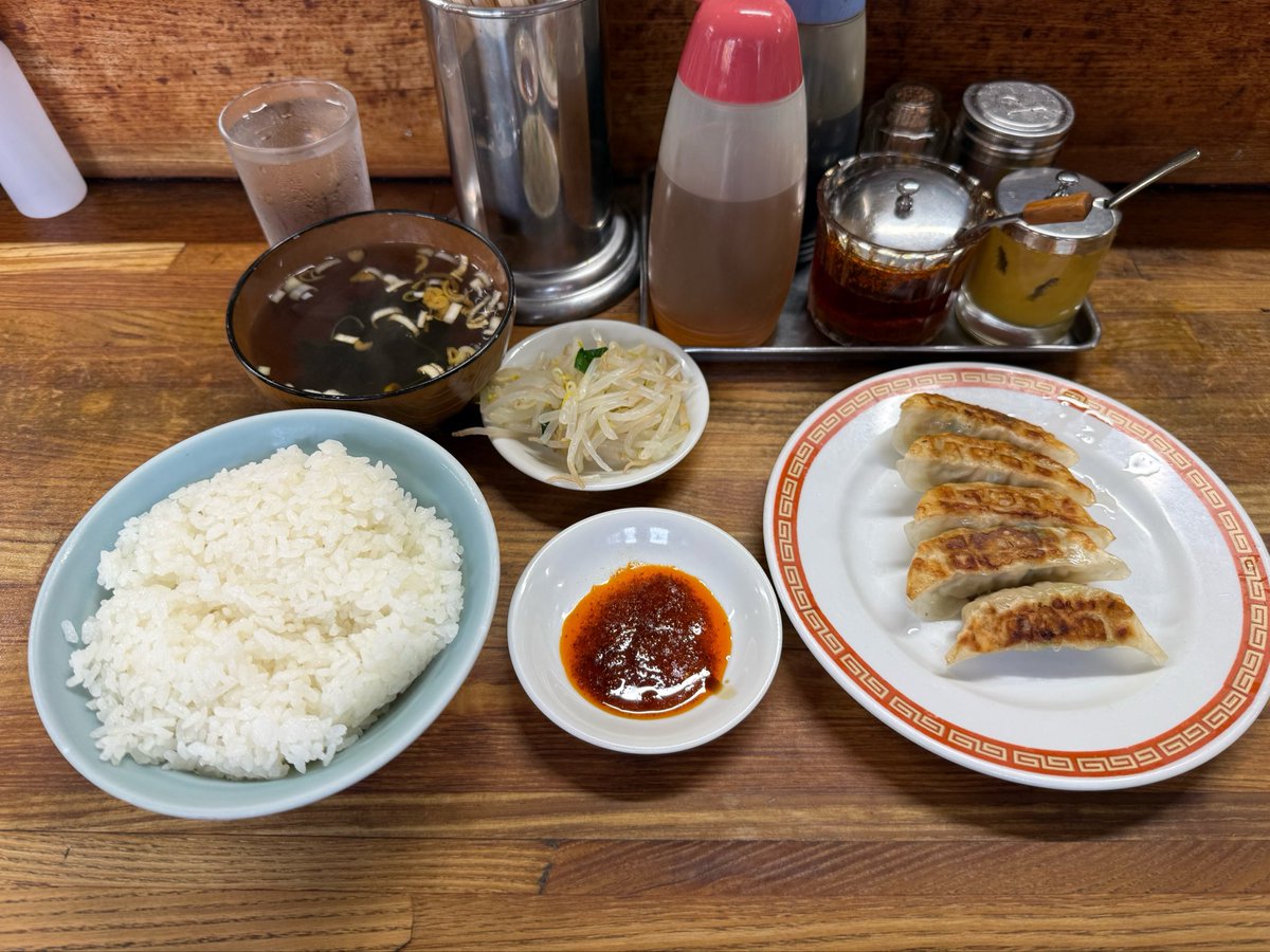 zemiosander's tweet photo. おはようございます。ちょっと一息。先日食べた亀戸ぎょうざのぎょうざ10個定食載せときます。皆さんの1日が良い日でありますように。 https://t.co/z0G1xBBbqw