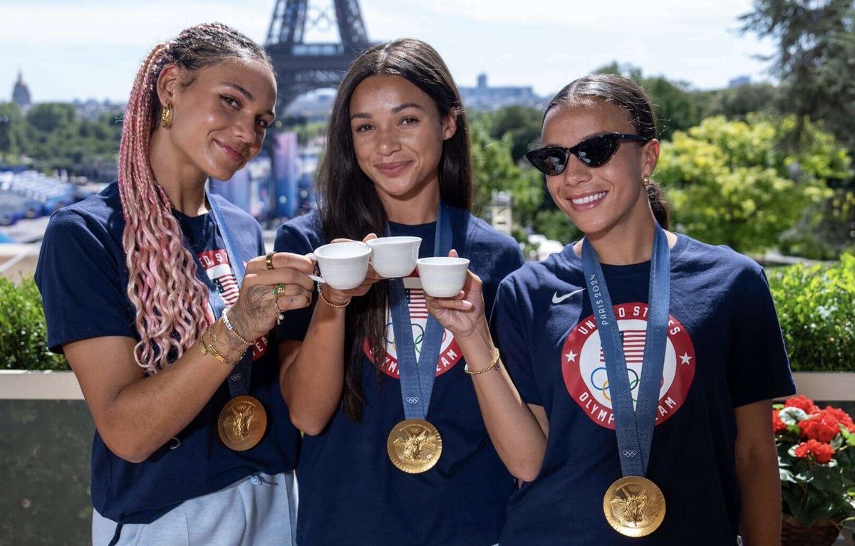 joekempsey's tweet photo. @taramckeOWNED these three and alyssa in the attack 💎 that fifth star is coming HOME https://t.co/YKU6zS5oFt
