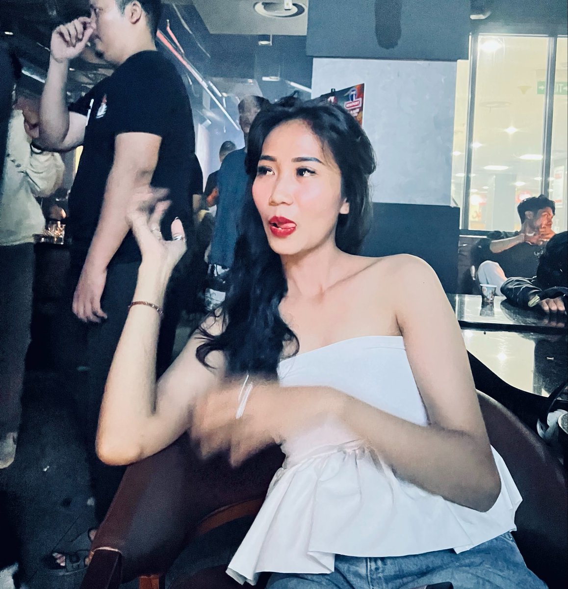 thai_teadingin's tweet photo. banyak bacot bgt, outift lo tuh tanktop brazil https://t.co/ACSVOay01u