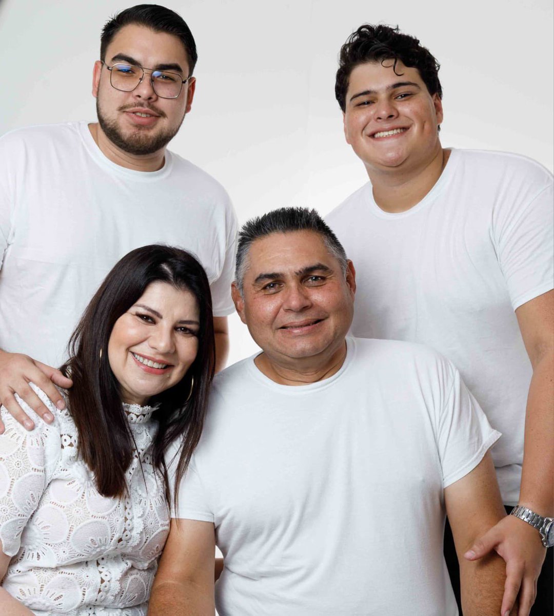 YsiDeLioncourt's tweet photo. https://t.co/LyBTRvo85A
Mi familia sobrevivió a la tragedia del 99, esta vez el terremoto no nos quitó solo nuestros hogares si no también a un ser querido, pilar fundamental de nuestra familia. A los que nos puedan apoyar y compartir se los agradezco🙏🏻🙏🏻🙏🏻🙏🏻 https://t.co/NY3J1bSiA1