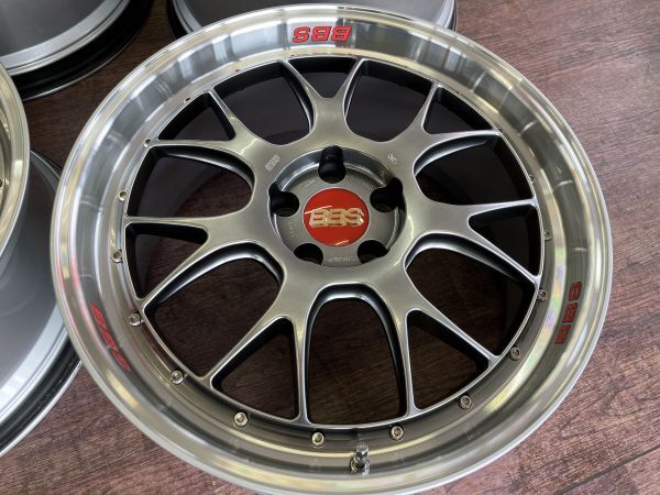 YOKOHAM70088698's tweet photo. 極上美品!! 激レア!! BBS LM-R (LM329/LM330) 20インチ入荷!
希少なR35サイズ!!
#BBS
#LM-R
#LMR
#鍛造
#FORGED
#20インチ
#NISSAN
#日産
#ニッサン
#横浜ガレージ館
#綾瀬S.I.C.店
当店直販サイト:https://t.co/ykVjSXOTiY
Yahooオークション:https://t.co/lJ1zcmgVU9 https://t.co/ifk4zYRfme
