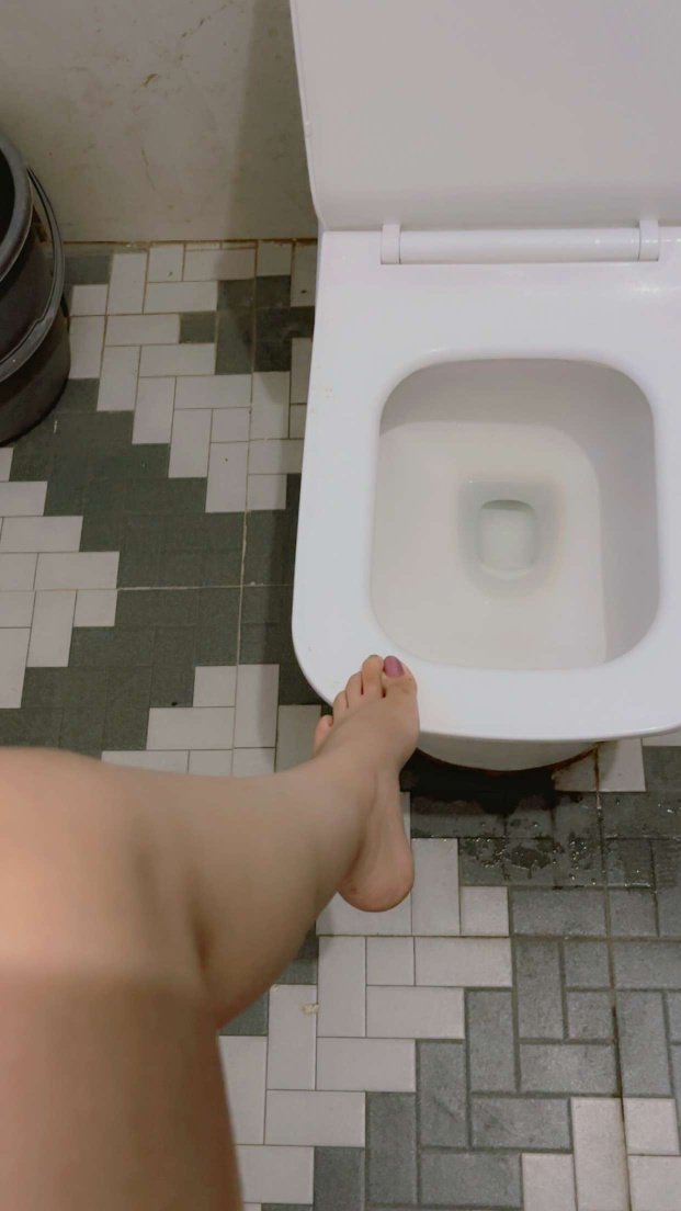 Aphrodite_yashi's tweet photo. Attendance Time subs and piggies 
Write "present mam " in comments section and if you want some morning blessings than approach with tribute in my dm section 🚽🧻 https://t.co/I4ct6RcpxW