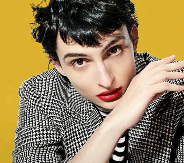 fateofbyers's tweet photo. why did we ever move on from finn wearing red lipstick https://t.co/6i65DUWVkm