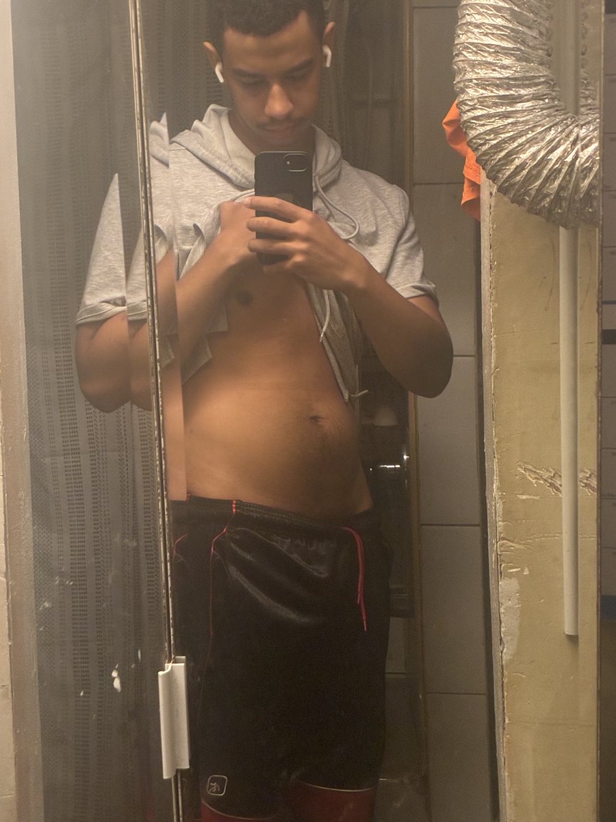 KingTray tweet media