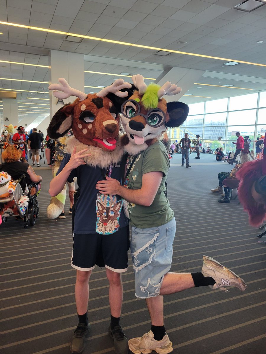 vizhonfur's tweet photo. ITS THE GOAT @RuskoMusko !!
#anthrocon https://t.co/wWFYi4FXhg