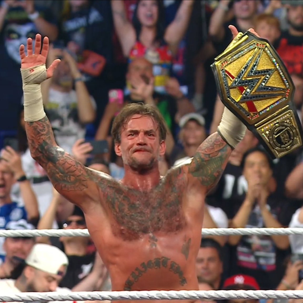 FXNbackup's tweet photo. > Lose the World Title at the biggest event of the year.
> Disappear for months.
> Return &amp; win another World Title the same night.

Welcome Back Hulk Hogan https://t.co/FS0hui3JoN
