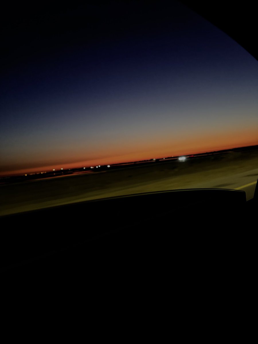 xcy's tweet photo. twilight https://t.co/BnnHEdfFFI