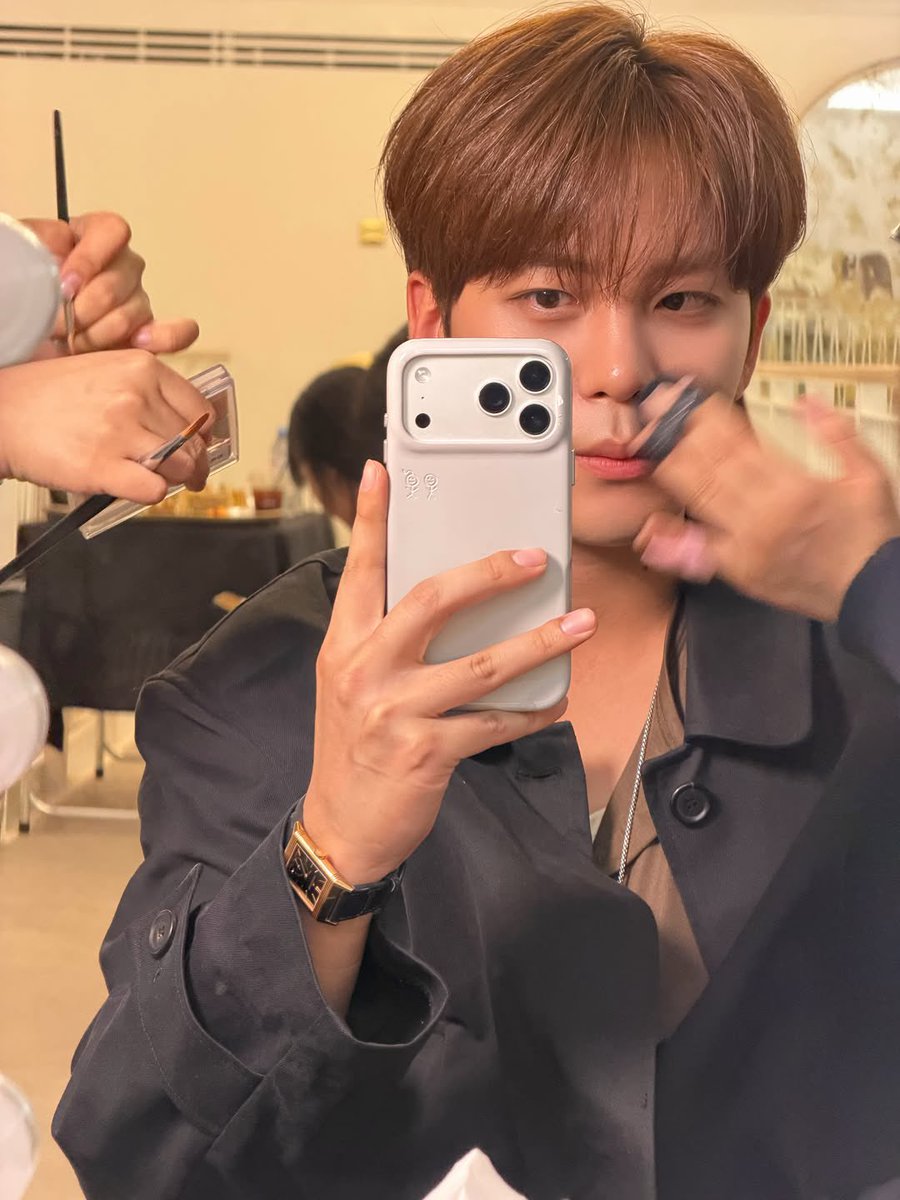 choijonghou's tweet photo. Safely archived in a folder named “Mirror Selca.” https://t.co/ZDdF6LTAVV