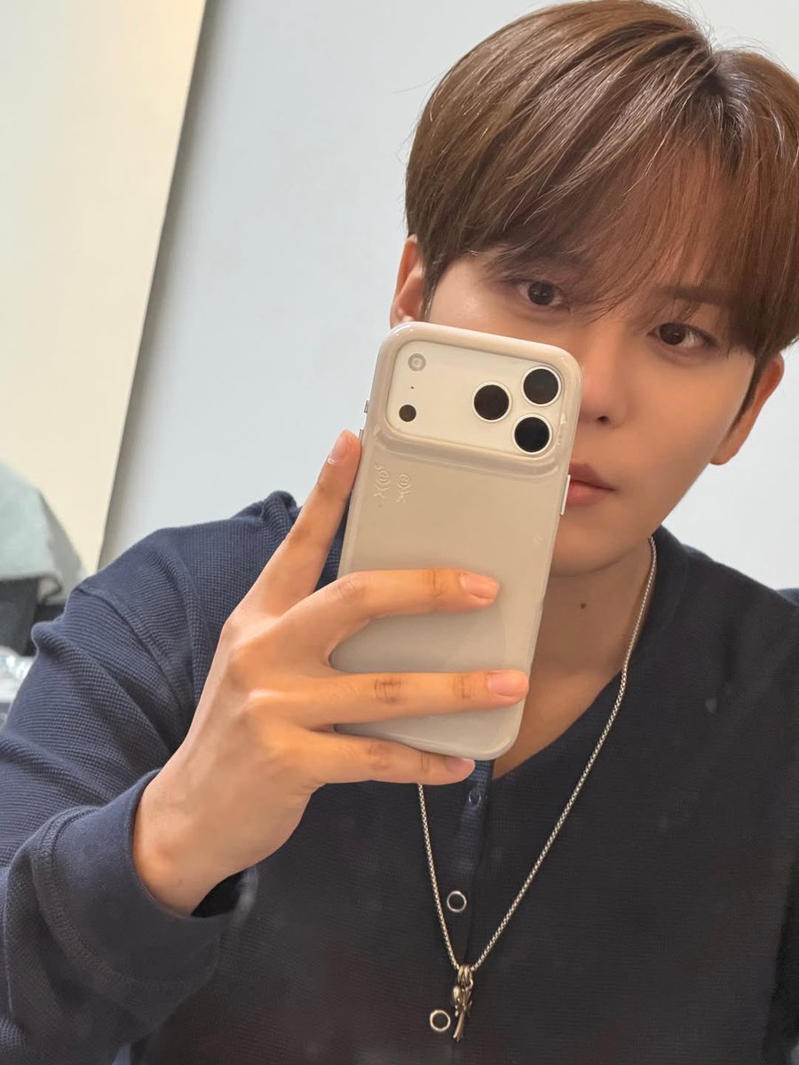 choijonghou's tweet photo. Safely archived in a folder named “Mirror Selca.” https://t.co/ZDdF6LTAVV