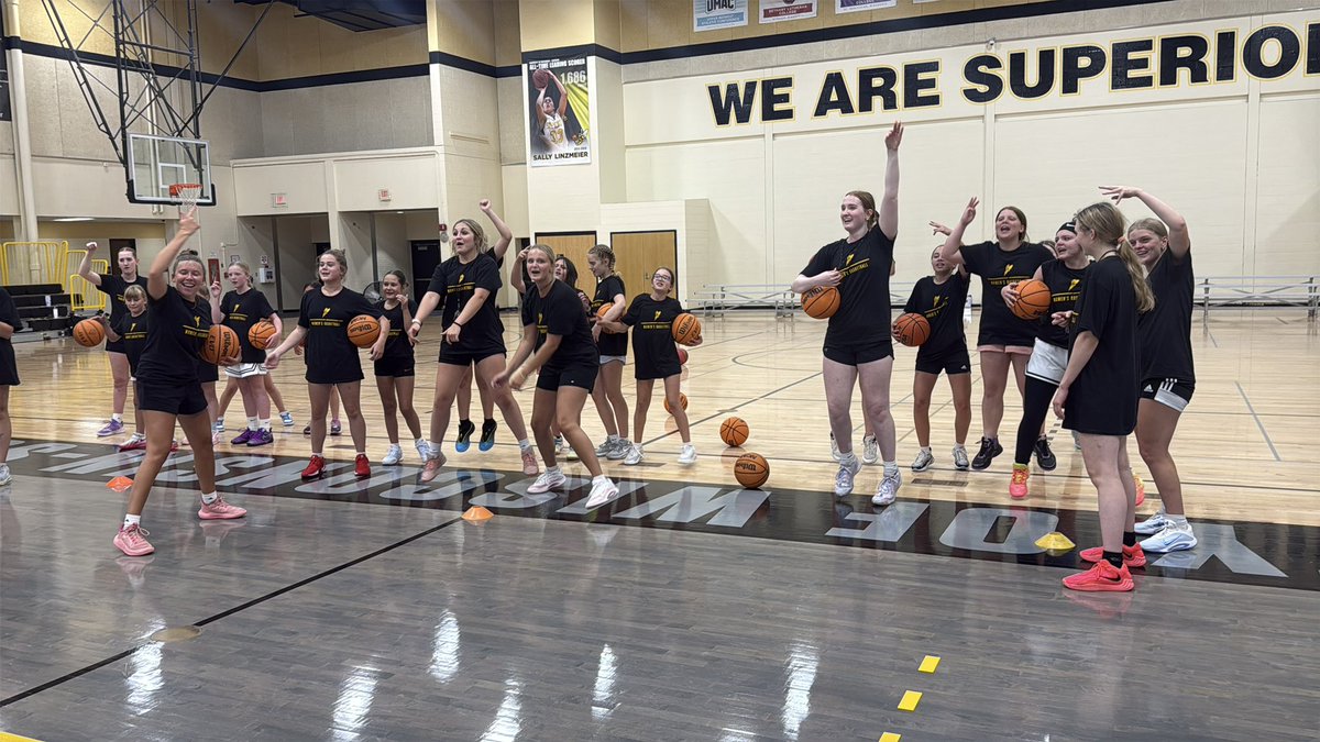 uwswbb's tweet photo. Overnight Camp - night one ⛺️ https://t.co/LvEakcwaMj