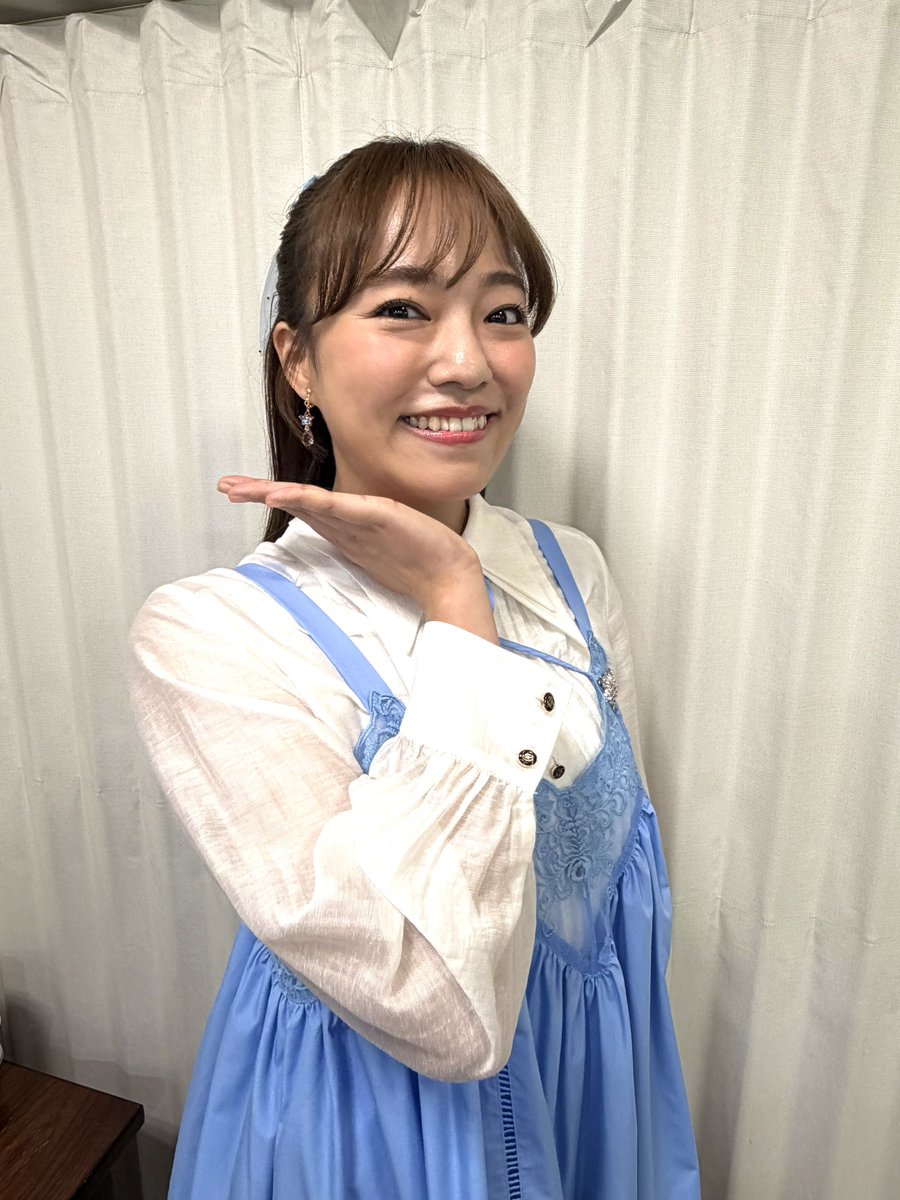 azuki_akimoto's tweet photo. 本日より火曜日シーズンレギュラー枠で
TBS系「#ラヴィット!」に
出演させていただきました🐰☀️

七夕🎋をイメージして
アクセサリー&amp;ブローチに
星🌟をつけておりました🌠✨

見逃し配信も予定✨
TVer
https://t.co/gRQ93hWLyd…
TBS FREE
https://t.co/1glcnT37cm

ぜひ、ご覧ください🌻

#秋元杏月 https://t.co/ImkopxpgMT