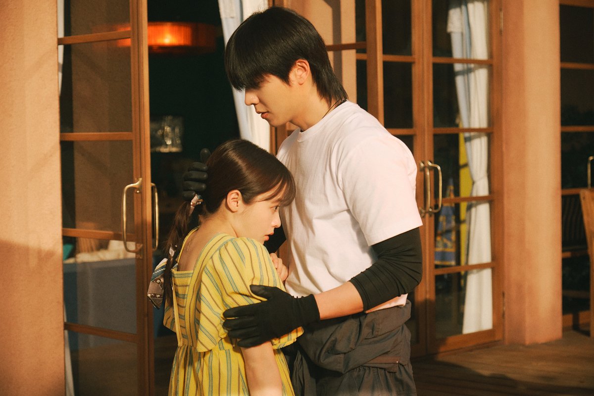 cinema_cafe's tweet photo. 橋本環奈×チェ・ジョンヒョプ、織姫と彦星のように“限られた時間”を紡ぐ「バカンスの法則」場面写真＆ペアインタビュー到着
https://t.co/IVucvTYSJd

#バカンスの法則
#橋本環奈 #チェ・ジョンヒョプ https://t.co/DPL5JUw2VZ