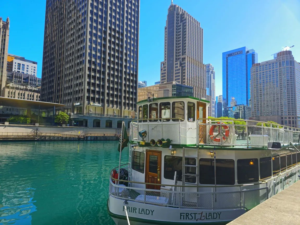 HaiSpleenDesu's tweet photo. YOOOOO Calli suggested Chicago as the next EN concert location at at the end of Wawa's stream!

PLEASE PLEASE PLEASE PLEASE PLEASE PLEASE PLEASE

LOOK AT HOW BEAUTIFUL THE CITY IS AND IT'S CHEAPER THAN LA OR NYC https://t.co/uEh7w71YOx
