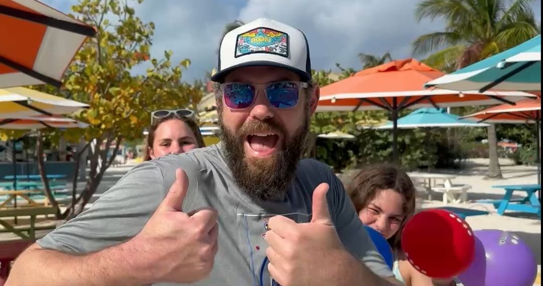 enchroma's tweet photo. "Finally got to do a thing.....I got to see all the colors of the 🌈 for the first time. What an incredible, vivid, slightly-overwhelming experience"
Thanks for sharing Chris 🤩
#colorishere #colorunites #accessibility #colorblind #enchroma #FathersDay https://t.co/xRN93AKkQV