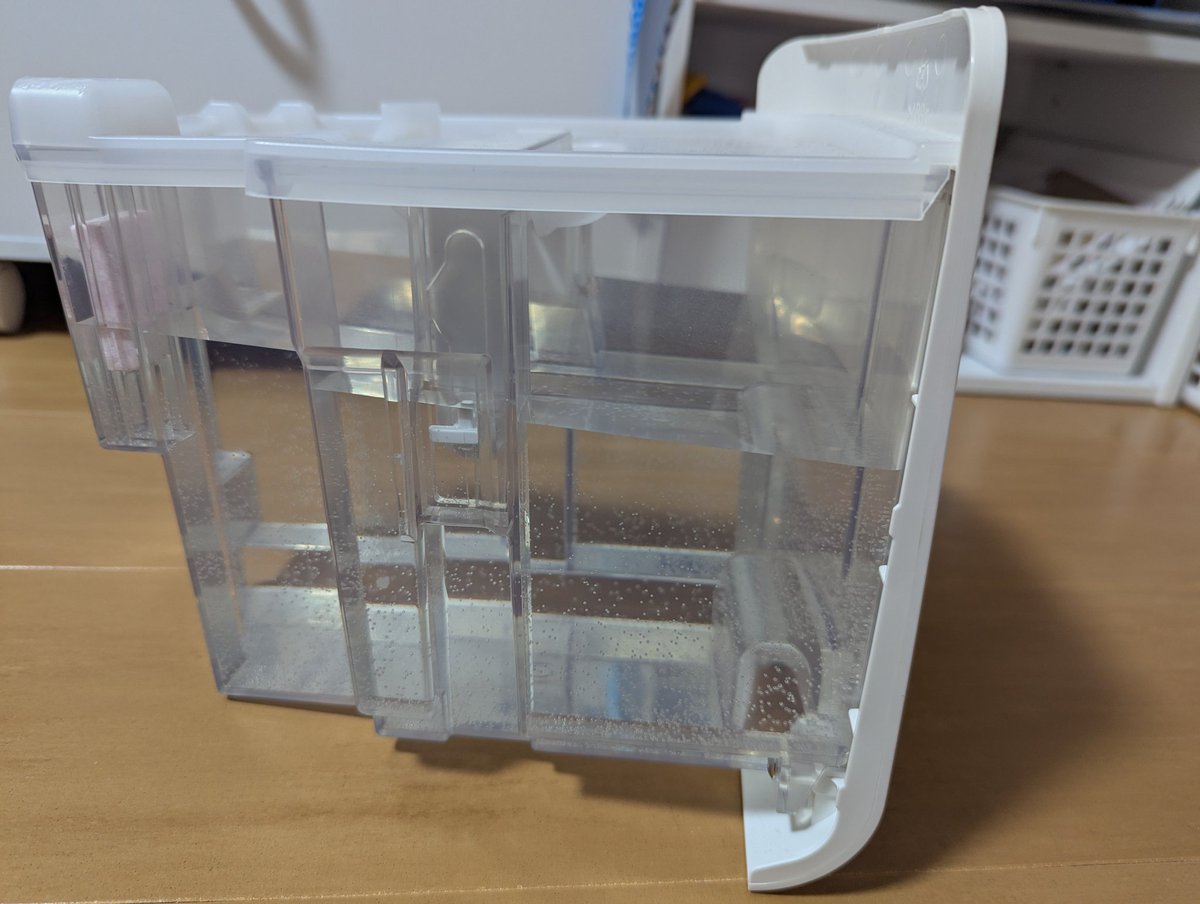 imo_smart2's tweet photo. 化け物ハイブリッド除湿機の型番です。

CV-PH140-W

型落ちでクッソ安いのに広範囲を除湿してくれるので快適です。
半日でこんだけ除湿してくれます(画像2)。
エアコン無しでワンフロア全体の相対湿度50%台をキープしています。
シャワーを浴びた後の風呂場の近くの絶対湿度はこんな感じ(画像3)。 https://t.co/rP6cQNfzqF
