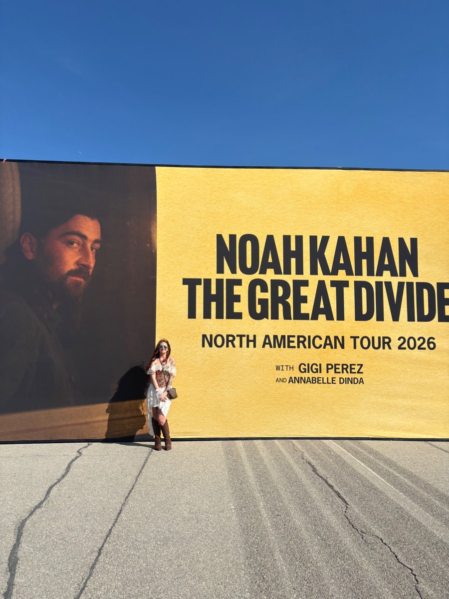 JessxRene99's tweet photo. And I’ll be here forever..🐞#thegreatdivide #noahkahan #rogersstadium https://t.co/fgLxI2R8PL