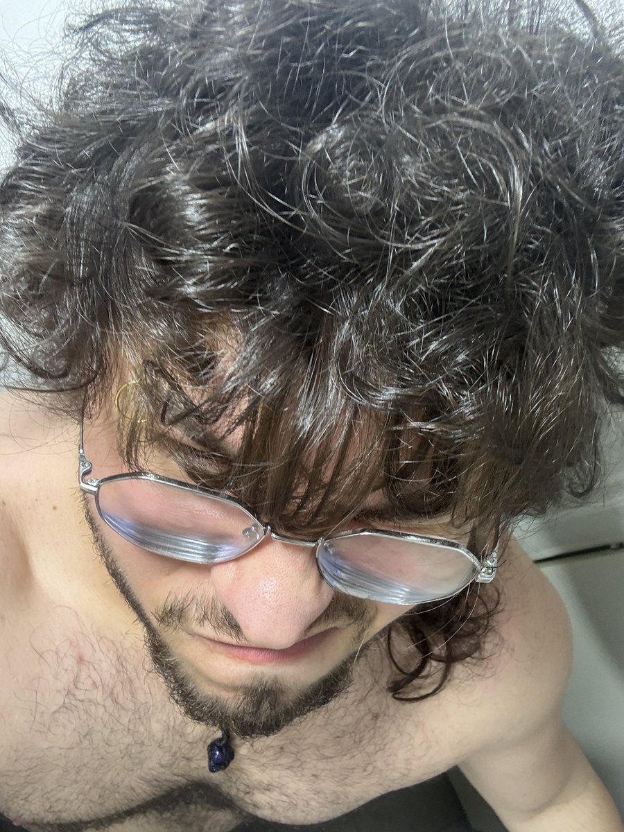 miresscene's tweet photo. Hair is hairing https://t.co/OfDQrWqKO8