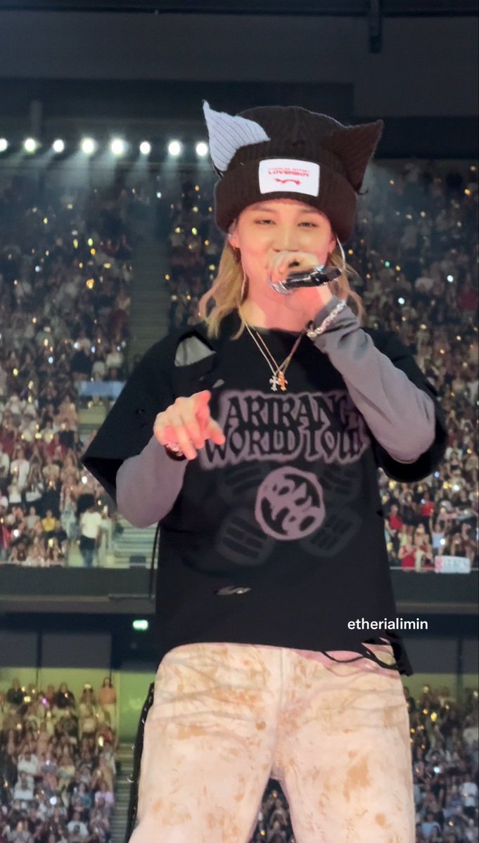 etherialimin's tweet photo. JIMIN LOVES ME https://t.co/0mq0DbdWZ2