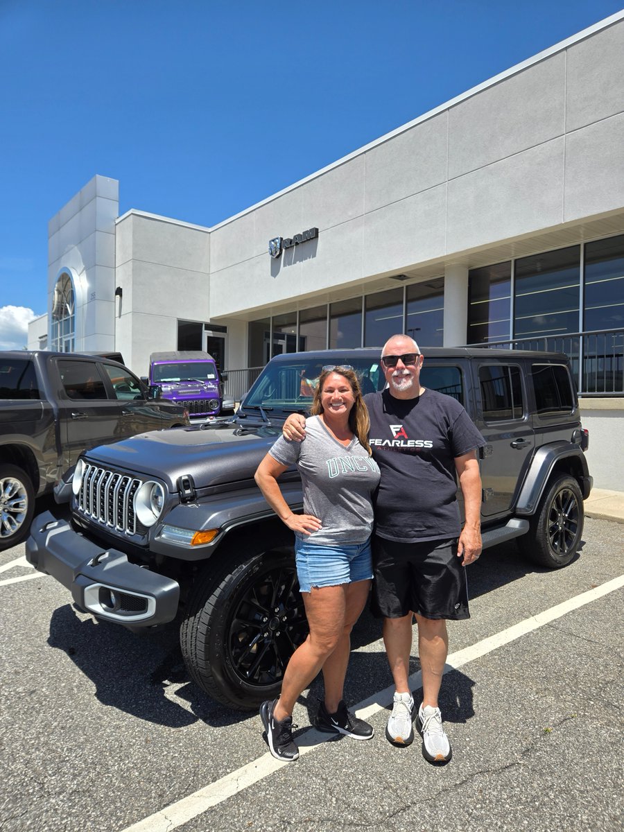 FieldsAuto's tweet photo. Darlene just took the keys to her 2025 Jeep Wrangler 4xe at Fields CJDR Asheville. Open air, electrified capability, room to roam. Kudos to Advisor Song Yun.

Find yours: https://t.co/QRMkuSaXBO | (828) 667-5213
#JeepWrangler #Wrangler4xe #Jeep4xe #AshevilleNC #FieldsFamily https://t.co/3h39WXxmvw