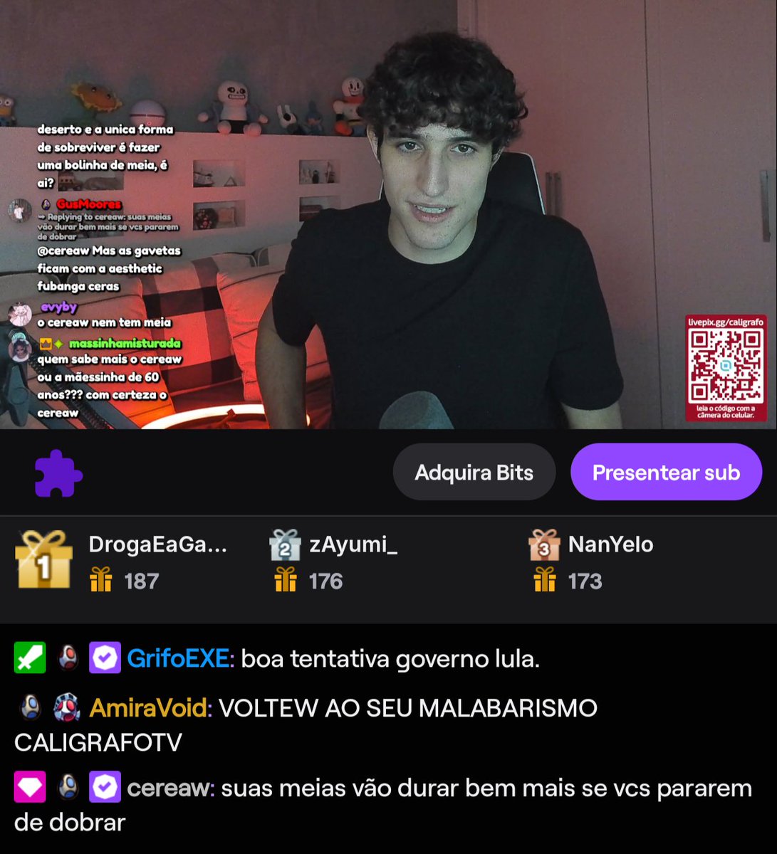 incidenteacervo's tweet photo. cereaw e grifo brigando sobre como se dobra meia enquanto... o caligrafo faz malabarismo¿ https://t.co/2Y6I3tboBo
