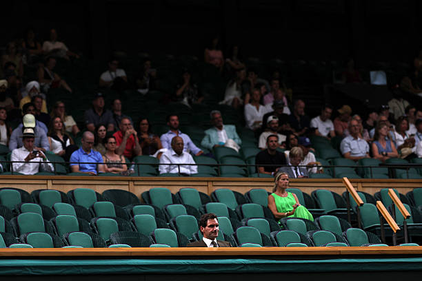 Leonard40959202's tweet photo. Roger Federer solo nel Royal Box #Wimbledon 
📸getty https://t.co/m55BpQcTpS