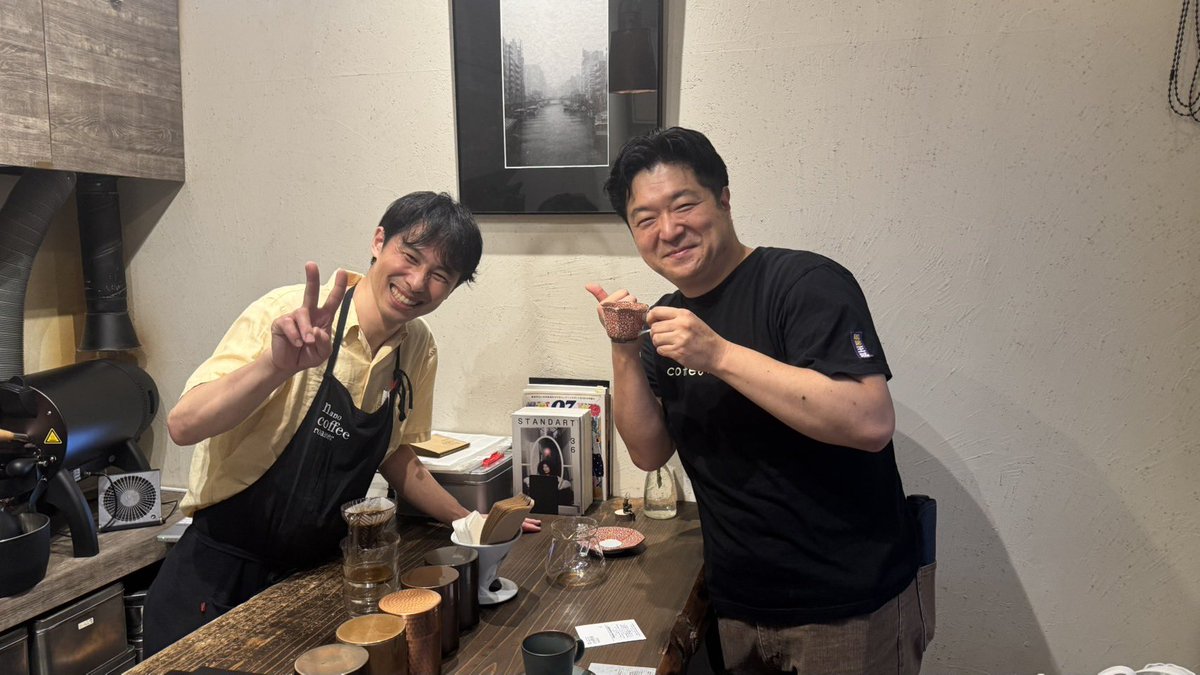 nanoroaster's tweet photo. 上野の老舗純喫茶「珈琲 王城」さんにお越しいただきました！
@coffeeoujou 
上野・丸井裏で長年愛され続ける名店

パフェやナポリタン、スパゲッティ、クリームソーダ…
純喫茶好きにはたまらない空間

同じ台東区で頑張るお店同士、こうしてご縁がつながるのは本当に嬉しいですね

#珈琲王城
#上野 https://t.co/RFuQA5ChyF