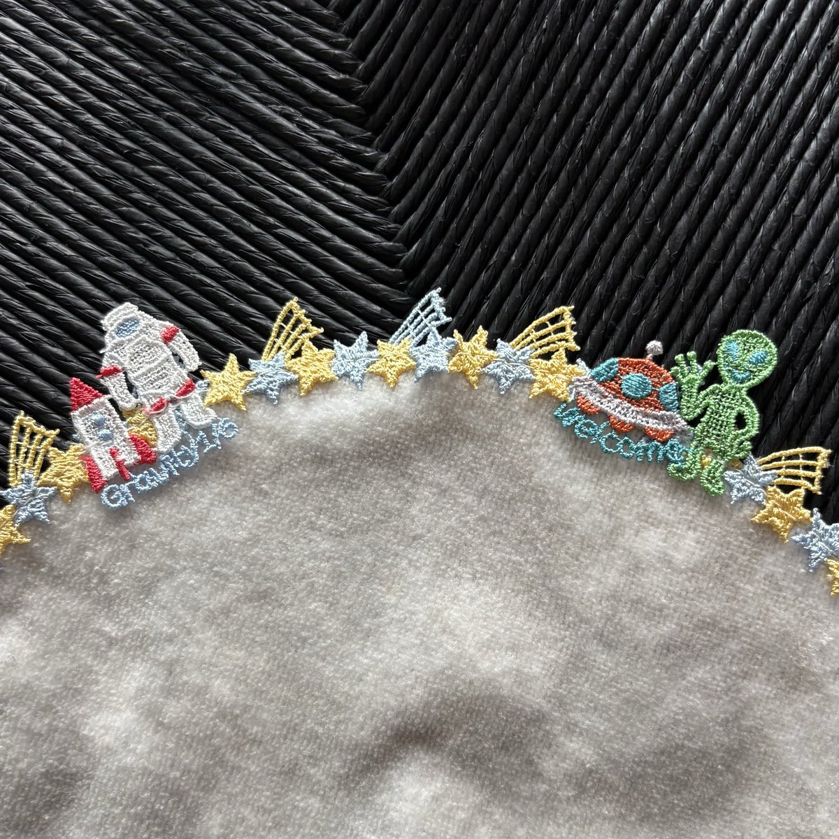 win_raiko's tweet photo. 月で待ち合わせ
今日は七夕🎋そんな日のハンカチは“月で待ち合わせ”お弁当も作った！えらい！！
目指せ定時ダッシュ🏃‍➡️💨
#近沢レース
#お弁当 https://t.co/HSMT4maTa7