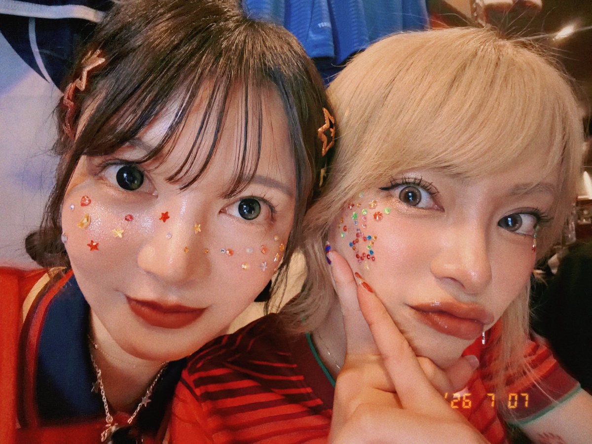 SHONO_14's tweet photo. 🇵🇹vs🇪🇸
ふたりでみたよ！！！
10年前くらいに買ったクリスティアーノのユニフォーム！！久々に着た！！！！ずーっと大好きな選手🤍🤍🤍
クリスティアーノの時代はまだ終わらないから泣かないで！！ https://t.co/WWJ4v2wJpE