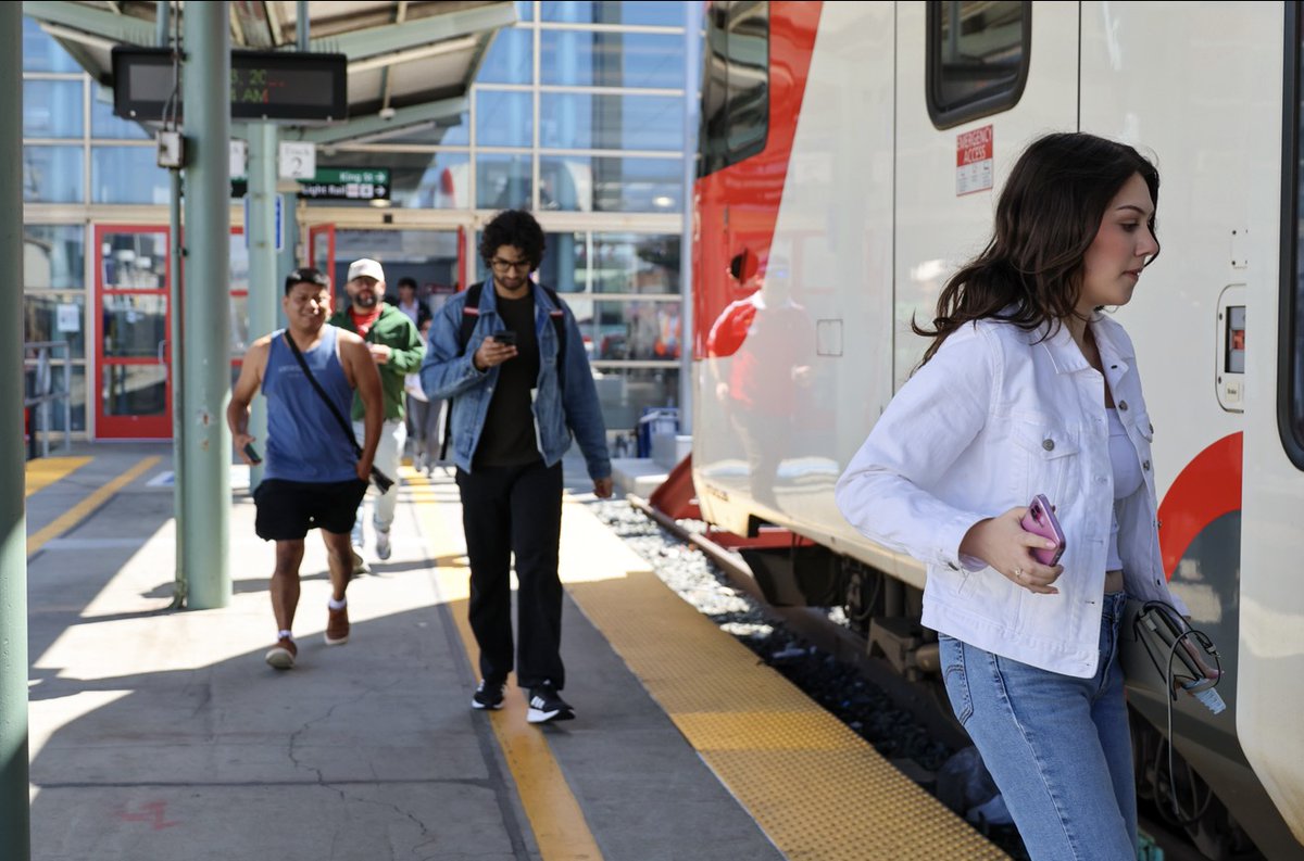 Caltrain tweet media
