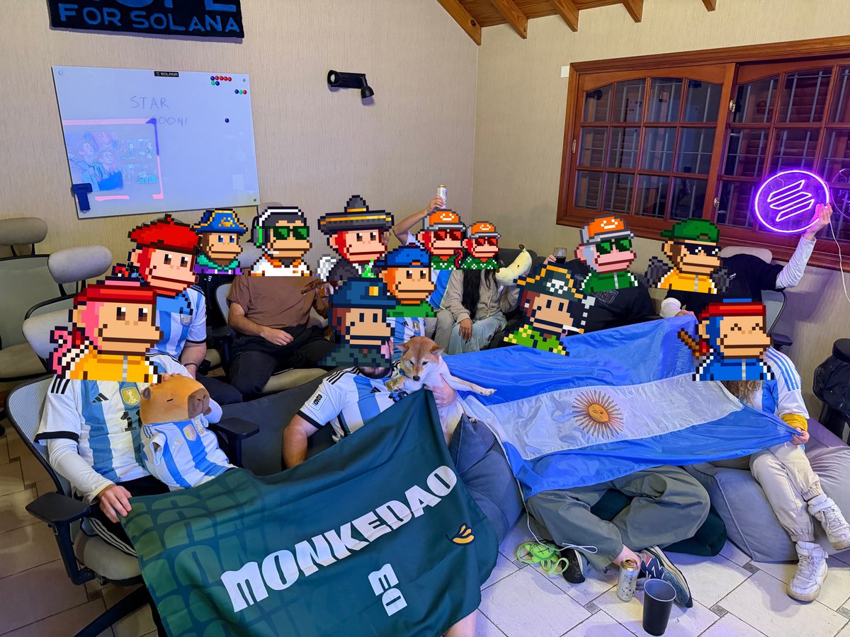 SuperteamAR's tweet photo. Monkes looking good here 🐒

Where are you guys watching the game tomorrow? https://t.co/gsOo1FxWUB