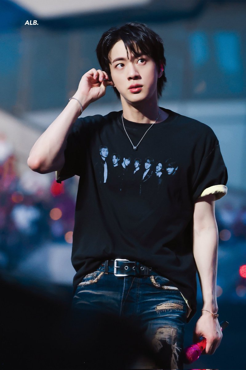 souljin11's tweet photo. 하아 김석진 잘생김에 미칠것 같다
#방탄소년단진 #진 #JIN #BTSJIN https://t.co/JMc59mWXNN