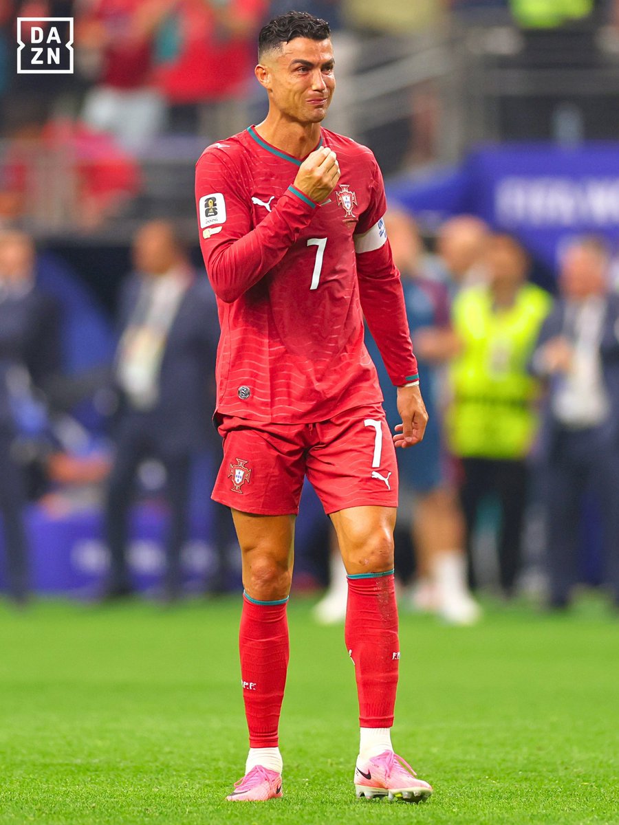 DAZN_JPN's tweet photo. ロナウドの目に涙

41歳のロナウドにとって最後とされるワールドカップが終わる

#FIFAワールドカップ https://t.co/F1snrr3cUb