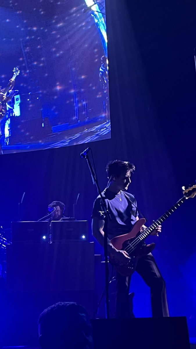 sweeetvibration's tweet photo. thank you for this brilliant tour, this month’s been absolutely surreal. thank yall for the breathtaking performances, awesome setlists and the sweet and lovely shoutouts. they mean so much to us. 

long live the greatest american rock band 🤍🇺🇸 @doctorfollowill @youngfollowill https://t.co/UPFHhU5aFP