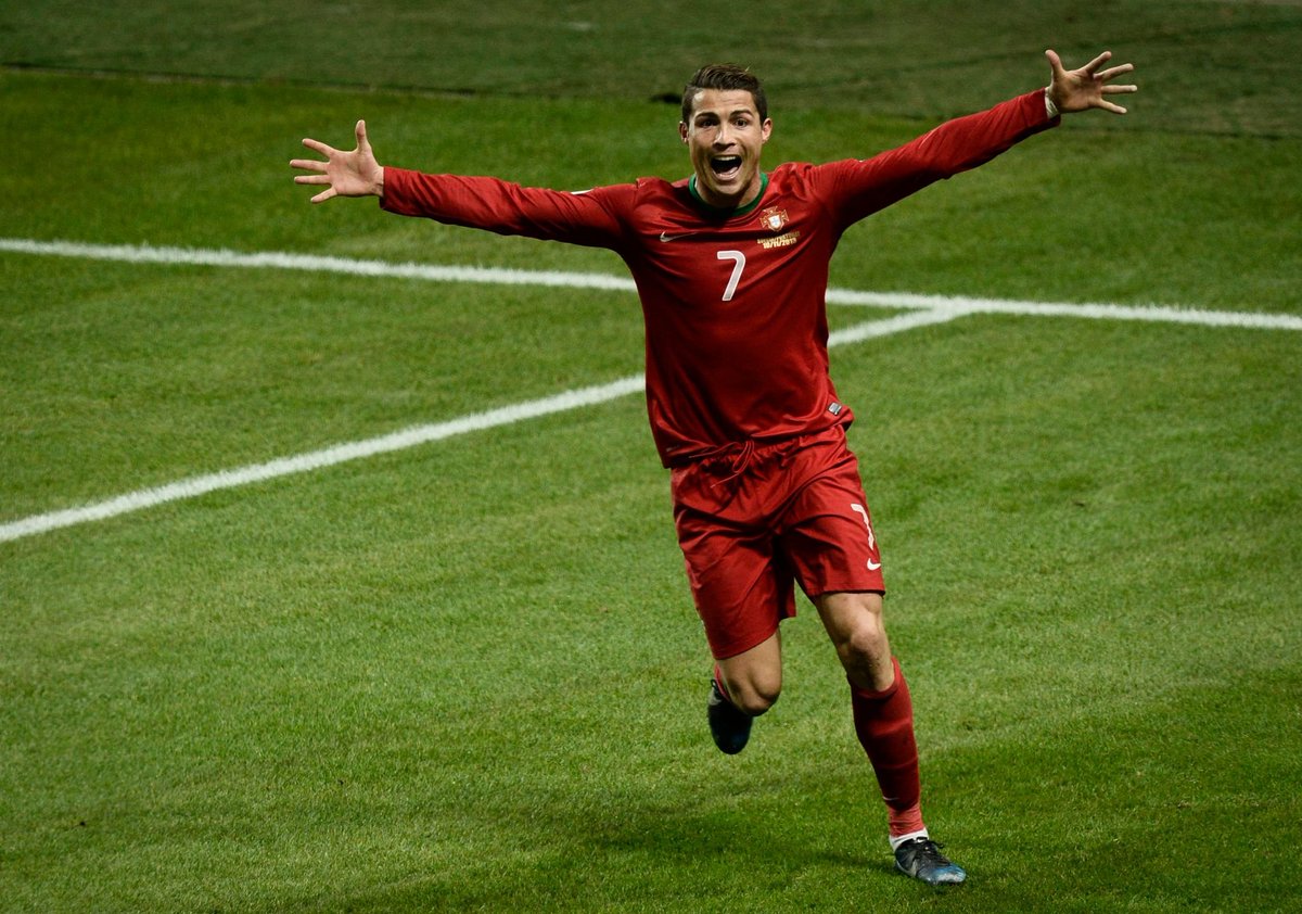 Otakulte7's tweet photo. Je sais pas si c'était ton dernier match mais merci pour tout. On ne peut pas tomber sur un mec de 41 ans et le rendre responsable de cet échec quand derrière lui, des starlettes à leur prime se cachent. Alors merci Cristiano pour nos 1ers trophées, t'aurais mérité le plus grand https://t.co/K4zrHkzSW3