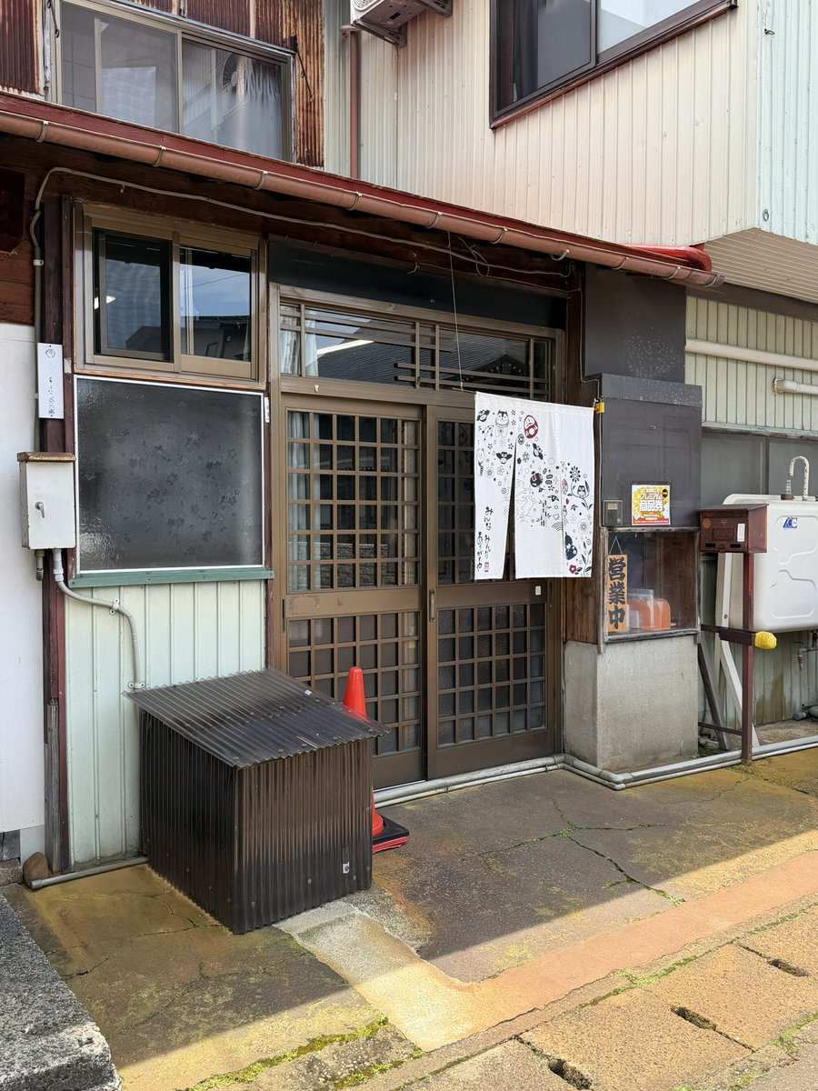 Satochan8207's tweet photo. 食堂 小政
＠北新井
中華そば
＃地元民に愛されたお店
＃みそラーメンが気になる
＃ほっこりする一杯 https://t.co/lDqCRD33Fp