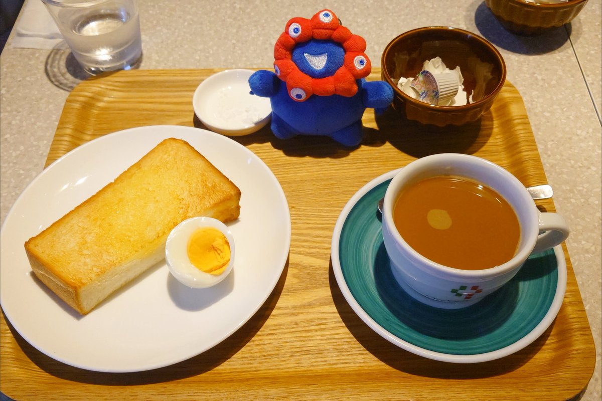 HIRO_JO3WGV's tweet photo. It's coffee time. ☕
#cafeciaopresso
#caffeamericano ☕
#boiledegg #buttertoast 🍞
#カフェチャオプレッソ
#カフェアメリカーノ ☕
#ゆで卵 🥚 #バタートースト 🍞
A day that starts with a cup of coffee ...
Together with Myakumyaku.(´∇`)
もっちりミャクミャク(ミニ)❤️💙と😉 https://t.co/wJcxJWP4pU