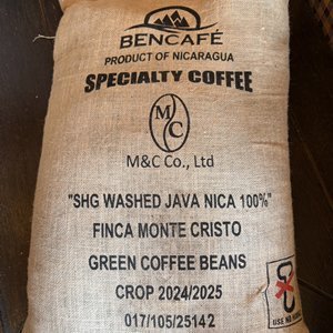beescoffee's tweet photo. ニカラグア共和国🇳🇮、モンテクリスト農園から「ニカラグア モンテクリスト ジャパニカ」です。ドライフルーツの様な甘酸っぱさとコク！！
https://t.co/KPs8i0Ucvz
#コーヒーギフト #コーヒー #ニカラグア豆 #ニカラグア #コーヒー豆 #焙煎豆 #マナグア #スペイン語 #火山灰 https://t.co/YmWEHbrpre