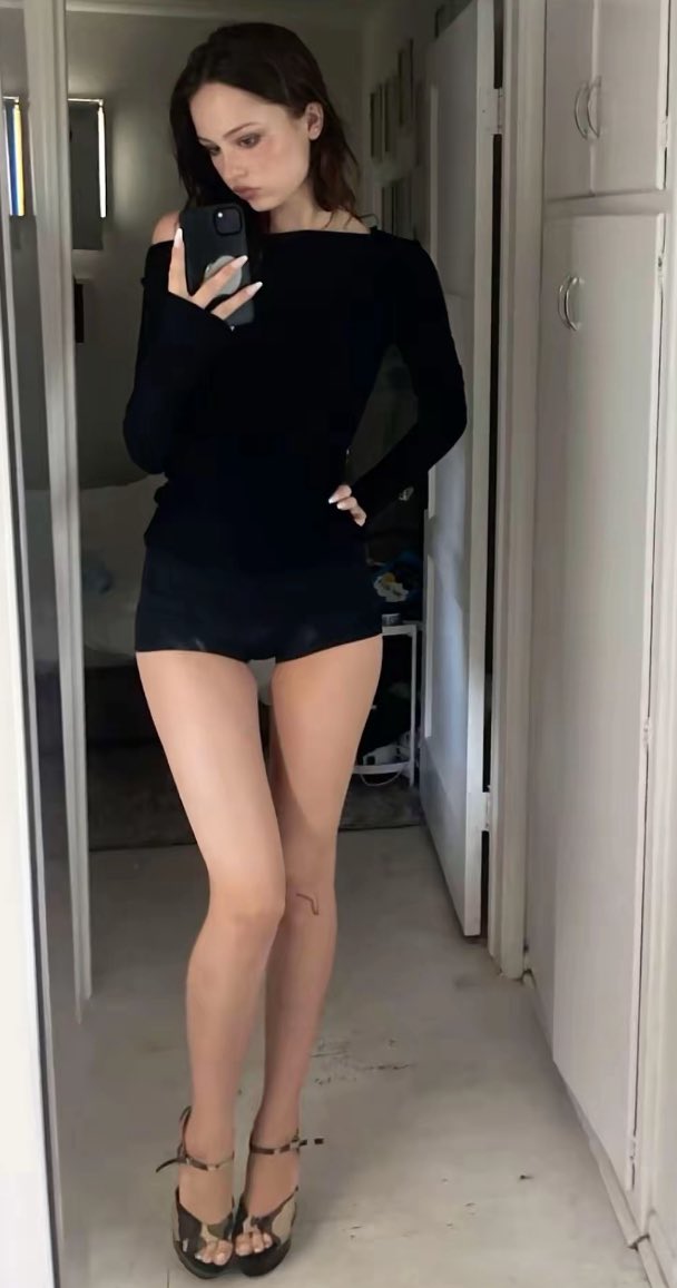 rottengirl777's tweet photo. mazzy joya is so fucking perfect https://t.co/93gosW75RP