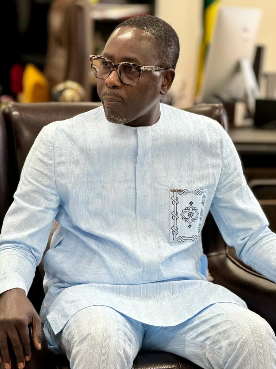 Mcri221's tweet photo. Retour en images sur la visite effectuée ce jour par le Ministre de la Communication, des Relations avec les Institutions et Porte-parole du Gouvernement, Dr Bacary Sarr, à la RTS (Radiodiffusion Télévision Sénégalaise). https://t.co/IBCflDqRmi