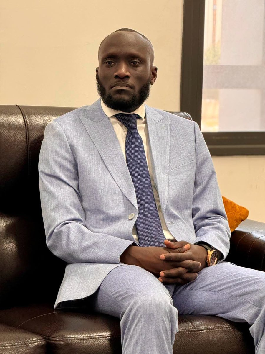 Mcri221's tweet photo. Retour en images sur la visite effectuée ce jour par le Ministre de la Communication, des Relations avec les Institutions et Porte-parole du Gouvernement, Dr Bacary Sarr, à la RTS (Radiodiffusion Télévision Sénégalaise). https://t.co/IBCflDqRmi