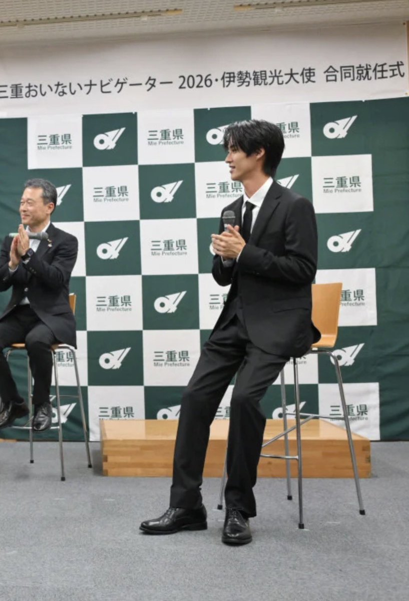 mo08757243's tweet photo. その椅子でそんな足の余裕でることある？？？？長すぎて余ってますよ、曽野さん👈 https://t.co/CcCIWtMo4l