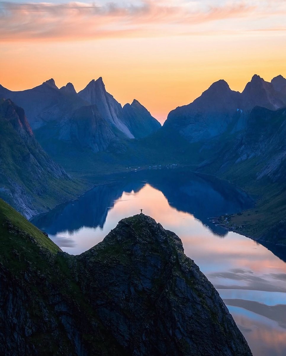 worldclick56's tweet photo. Lofoton, Norway 🇳🇴✨ https://t.co/EPVkbkLCJd