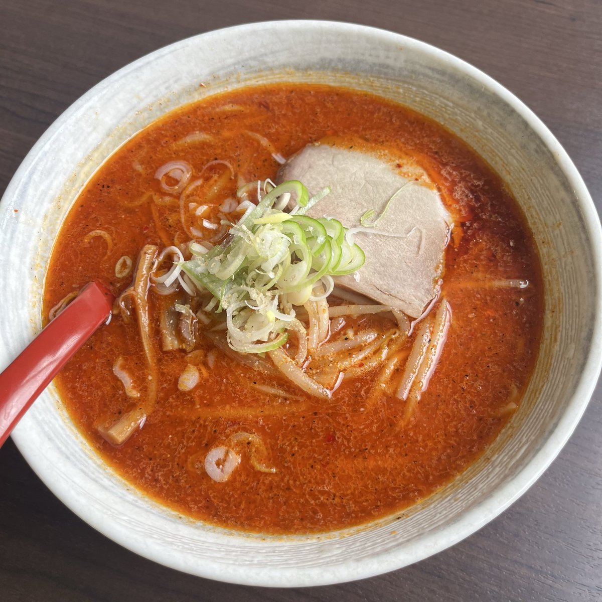 tacategory's tweet photo. 北海道ラーメン 麺屋中邑

みそらーめん 中辛

ひさびさに
味噌ラーメン
うまいのに出会えたよ！

#俺の麺たち https://t.co/vSZNPGFbf3